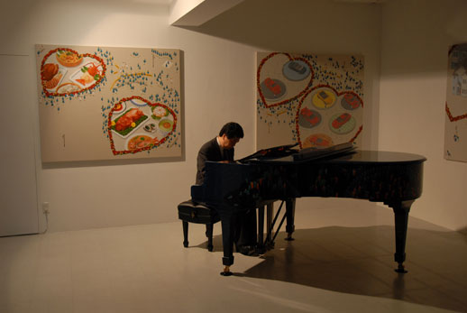 The evening started with the lights dimmed and Ryuji Osaki playing on Nishizawa's piano