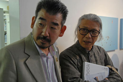 Tokyo Gallery director Yukihito Tabata with art critic Toshiaki Minemura