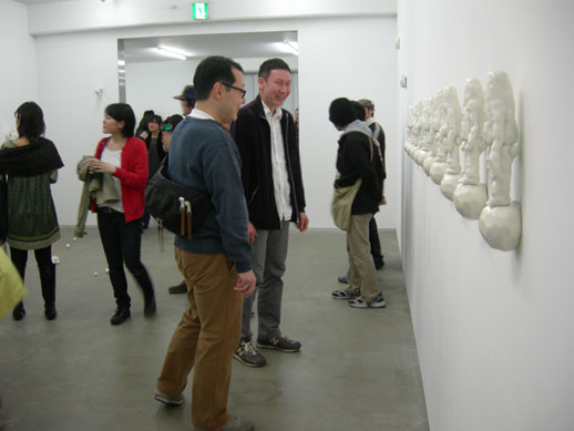 Ceramic and installation work by Kumie Tsuda are on display at Tomio Koyama Gallery.
