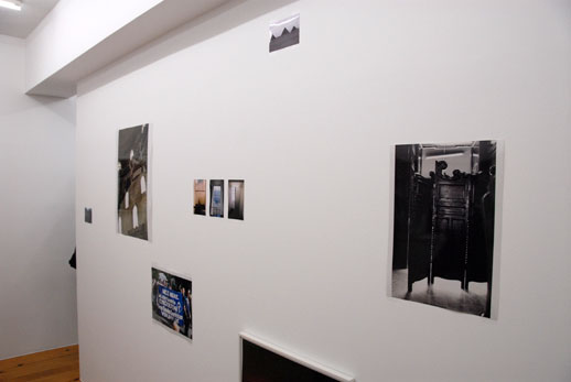 本展のために作家が制作した二つの写真インスタレーションの一つ。C-Print ９枚組の「Installation II」。