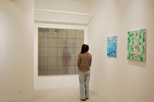 Junji Shiotsu 'Hamon (25 piece)' (2008) Acrylic resin, polyvinyl chloride, mirror film;  171 x 171 x 5.3cm [On the right: works by Tomoya Tsukamoto]
