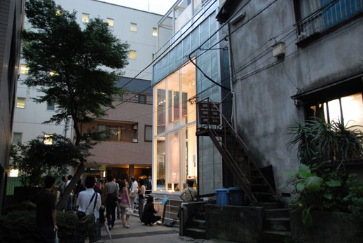 The new NADiff building is hidden down a side street, just off a back street running along the Shibuya River in Ebisu.