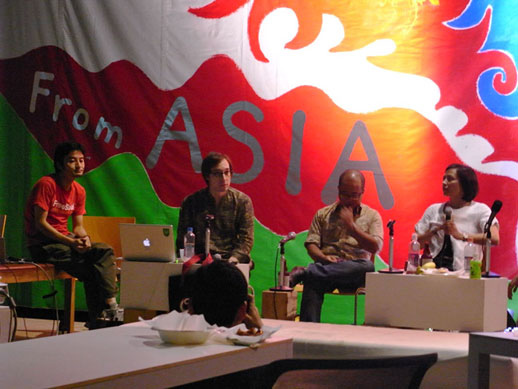 This brought together many artists and art professionals from artist run spaces, artist residencies, independent arts organizations, as well as artists and independent curators. In this picture, from left to right: Fumihiko Sumitomo [AIT], Roger McDonald [AIT], editor and graphic designer Ou Ning and independent researcher and curator Pauline J.Yao