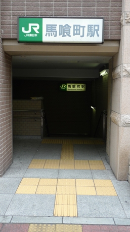 JR Bakurocho, Bakuro-Yokoyama or Higashi Nihonbashi stations are all near the galleries in Bakurocho.