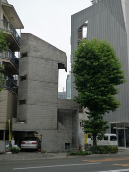 Opposite there is the Tower House (塔の家) (1966) by Takamitsu Azuma, built on 25 metres square.