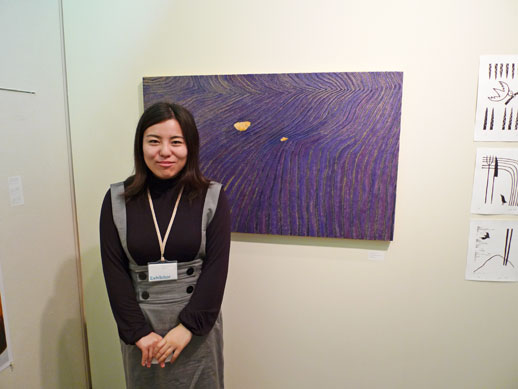 Mutsumi Sue of Osaka's fabre8710 gallery stands in front of her work