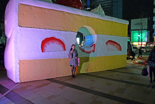 'Smile Cake, Happy Cake' created photo opportunities in front of giant sweets at Midtown.