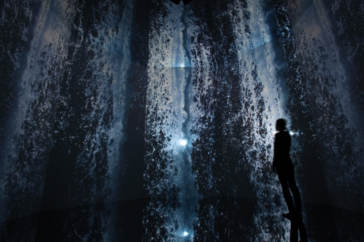 Motohiko Odani, 'Inferno' (2008–10)
Video installation: 8-channel synchronized HD video projection, 4.1ch sound
556xφ610cm 5 min. 37 sec. (loop)