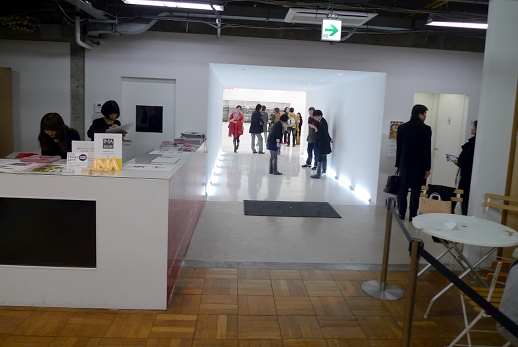 Following its debut last year, Tokyo Frontline has returned to 3331 Arts Chiyoda. The theme this year was 'emotional material' and featured a selection of exhibiting young galleries and 'project' collaborations with units, organizations and corporations.