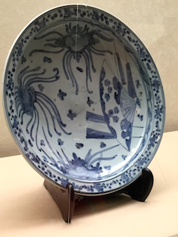 Early Imari ware and its imperfections