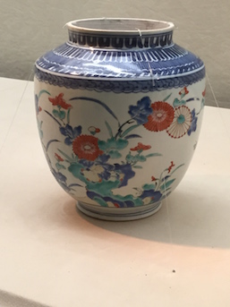 Jar with Kakiemon design