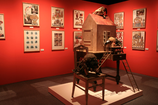 展示室にはシュヴァンクマイエル自らの選定のもと、８つの大きなテーマに沿って、さまざまな素材の作品が並べられている