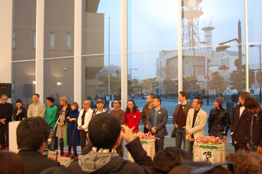4月25日に開催されたレセプションには16名のアーティストが出席