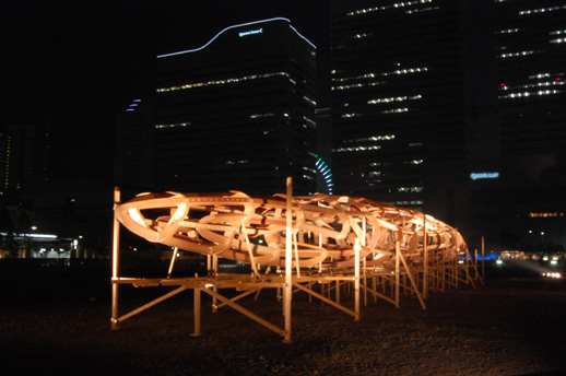 9/12-9/15の間のみ横浜美術館前の空地で公開されたフロリアン・クラーク「フライング・ダッチマン・プロジェクト」