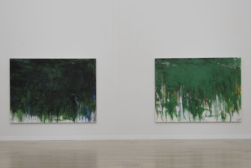松本陽子　緑の絵画の連作より　写真左　《光は地平に輝いている》2008、写真右　《思考回路IV》2006