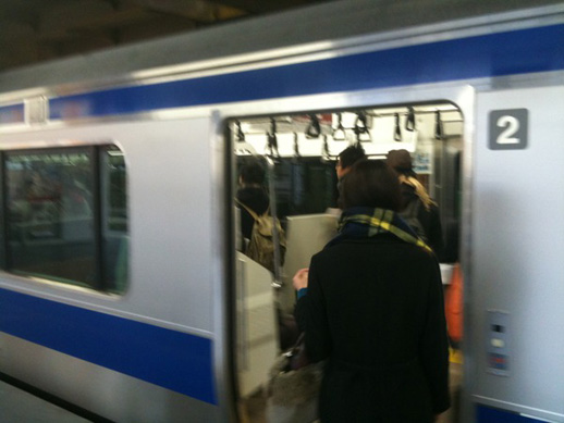 8時19分発勝田行きの二両目に乗り込みます。このような企画の時、電車通の間で二両は定番なのだとか