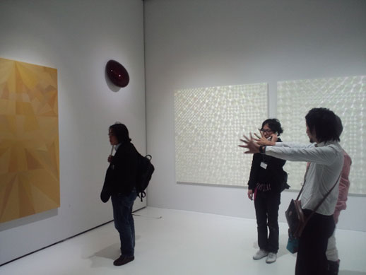 スカイザバスハウスでは、アーティスト大庭大介のキュレーションによる
“ものと情報と身体”をテーマとした展覧会を開催