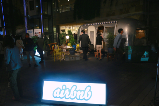 「Airbnb」のエアストリームブース