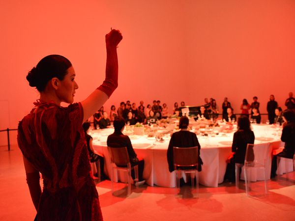 2014年10月に金沢21世紀美術館「好奇心のあじわい 好奇心のミュージアム／好奇心の祝宴」展で行われたゲリラレストラン　撮影: Hiraku Ikeda
