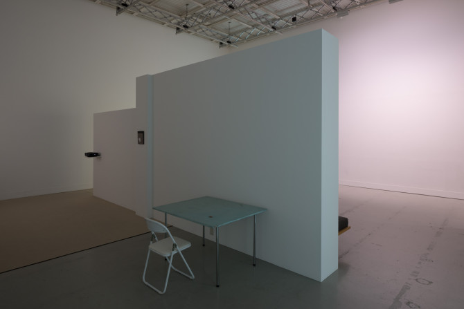 《Scratching the table surface》(2006–2011)