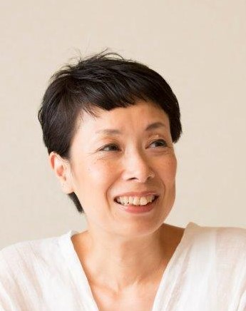本記事の執筆者　平松洋子のポートレート
