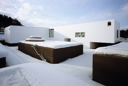 Aomori Museum of Art in winter with brown 'trench' walls (Photo: Aomori Museum of Art)