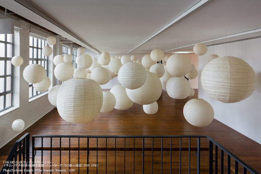 “Akari Cloud” Installation, Isamu Noguchi Foundation/Garden Museum (New York) installation view (2018–2019), Photo: Nicholas Knight, ©The Noguchi Museum /ARS