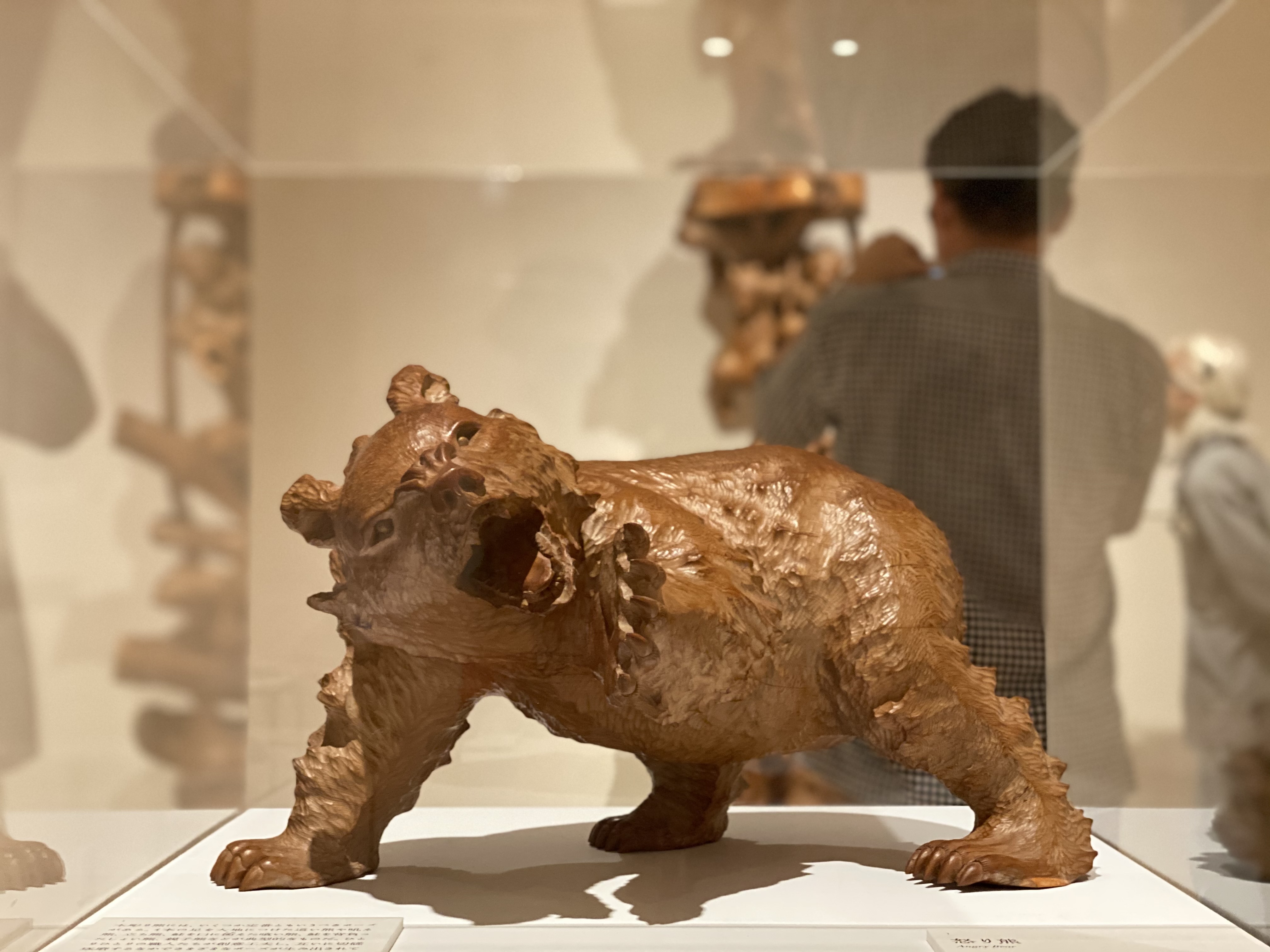 木から生まれる別の命：東京初の大規模個展「木彫り熊の申し子 藤戸竹